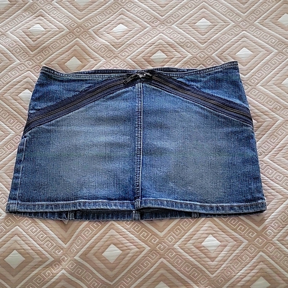 BCBG mini jean skirt, Size 27 (S)